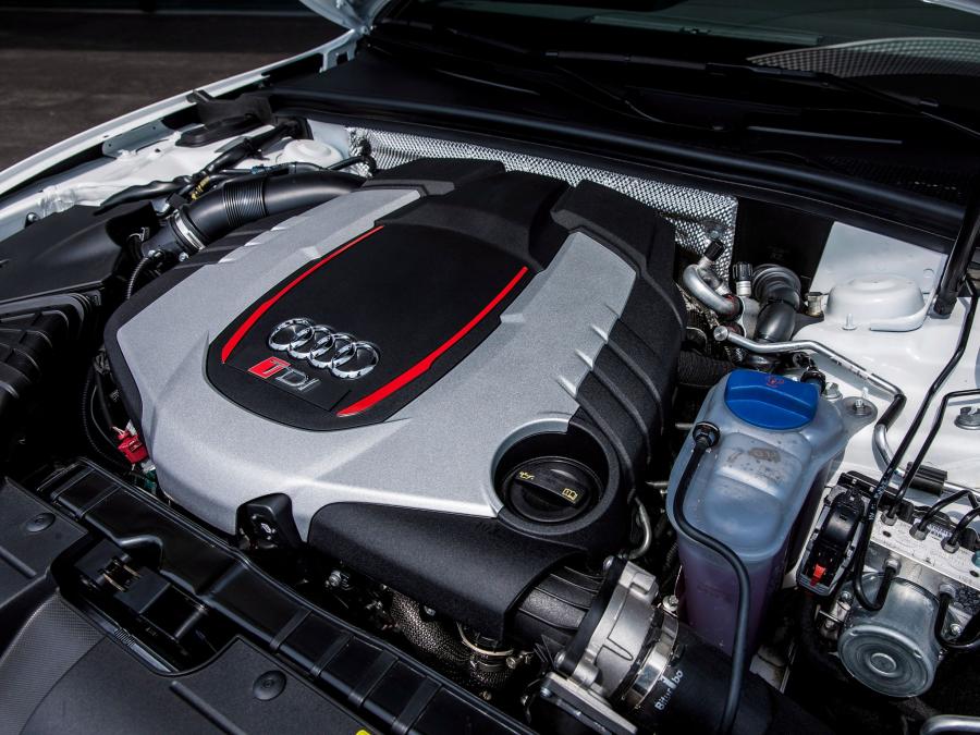 Моторный отсек Audi RS5 TDI Concept 2014 года  (фото 19 из 30)